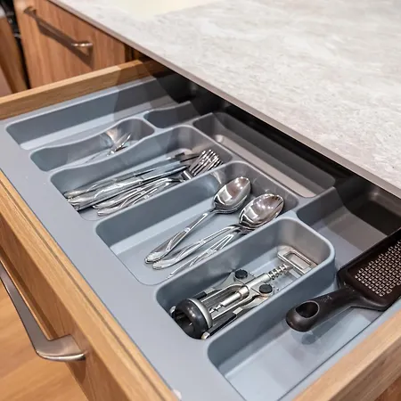 Daya 2br Luxury アパート