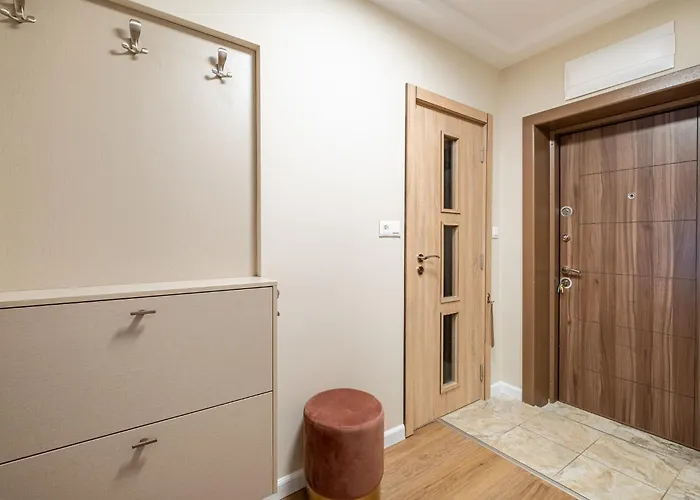 Daya 2br Luxury Apartment